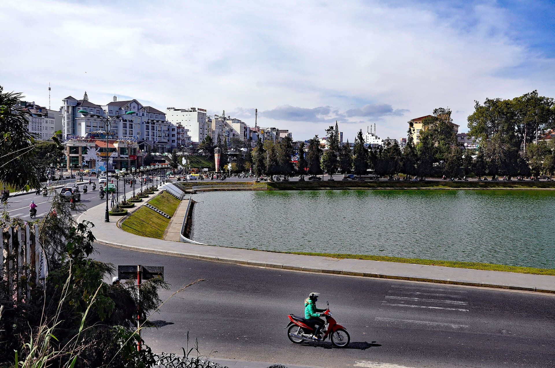 Da Lat - Xuan Huong Lake