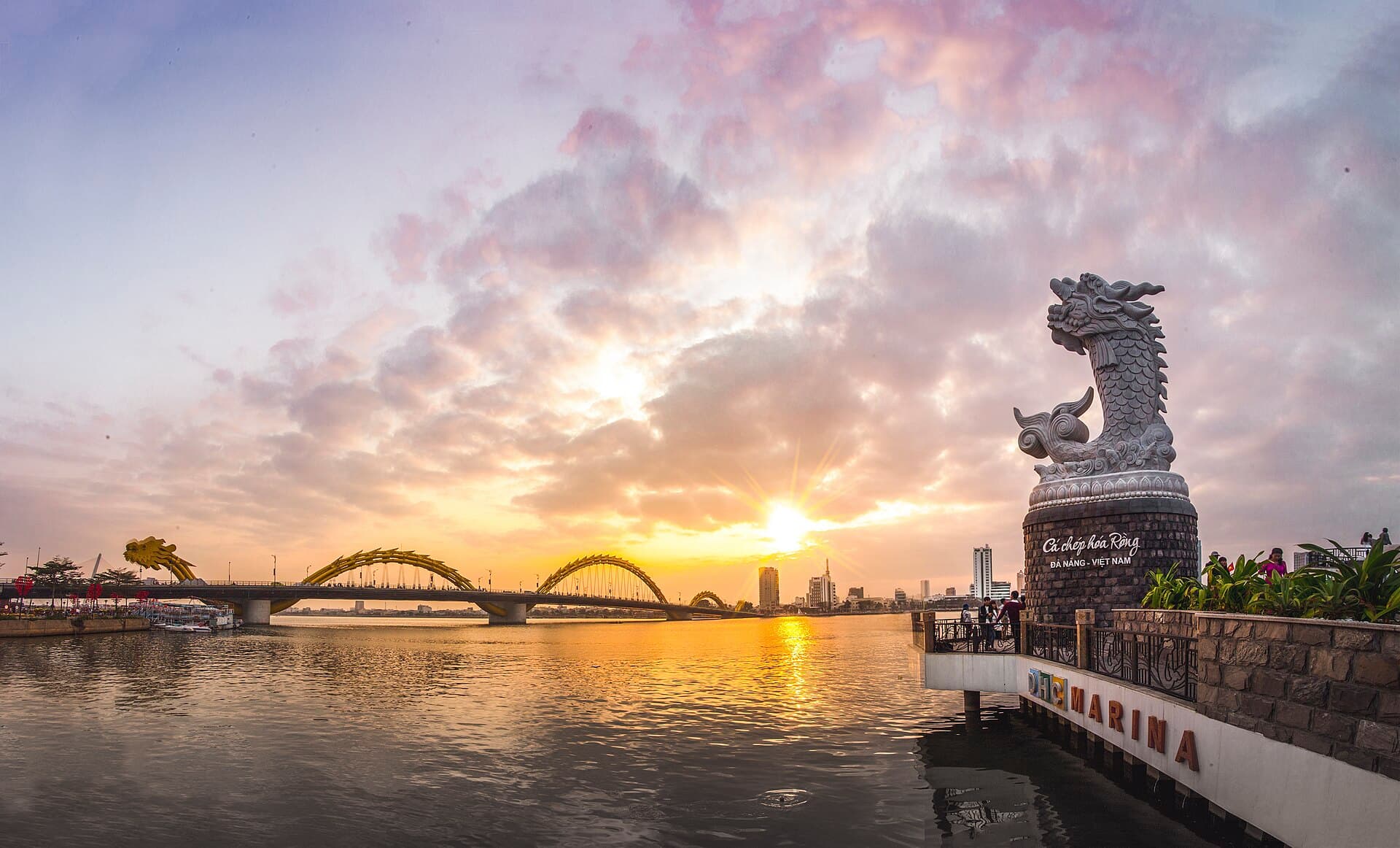 Bờ đông cầu Rồng
