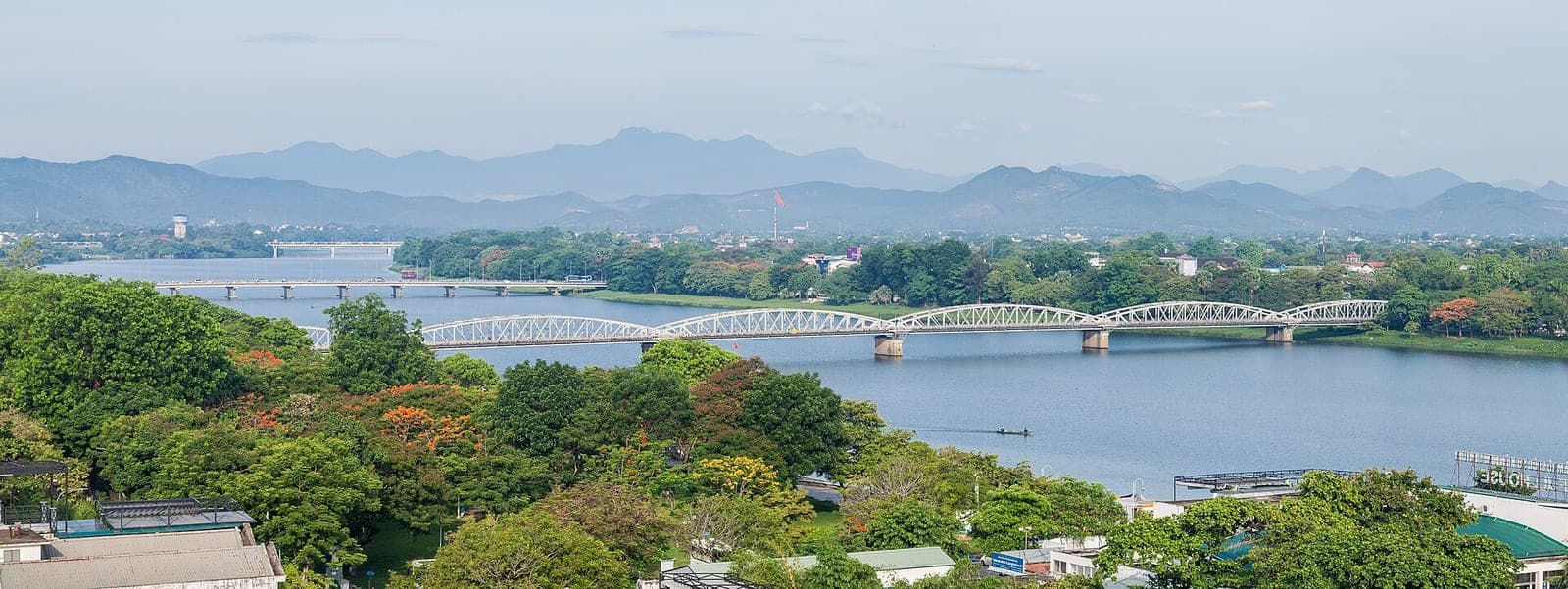 Truong Tien bridge (I)