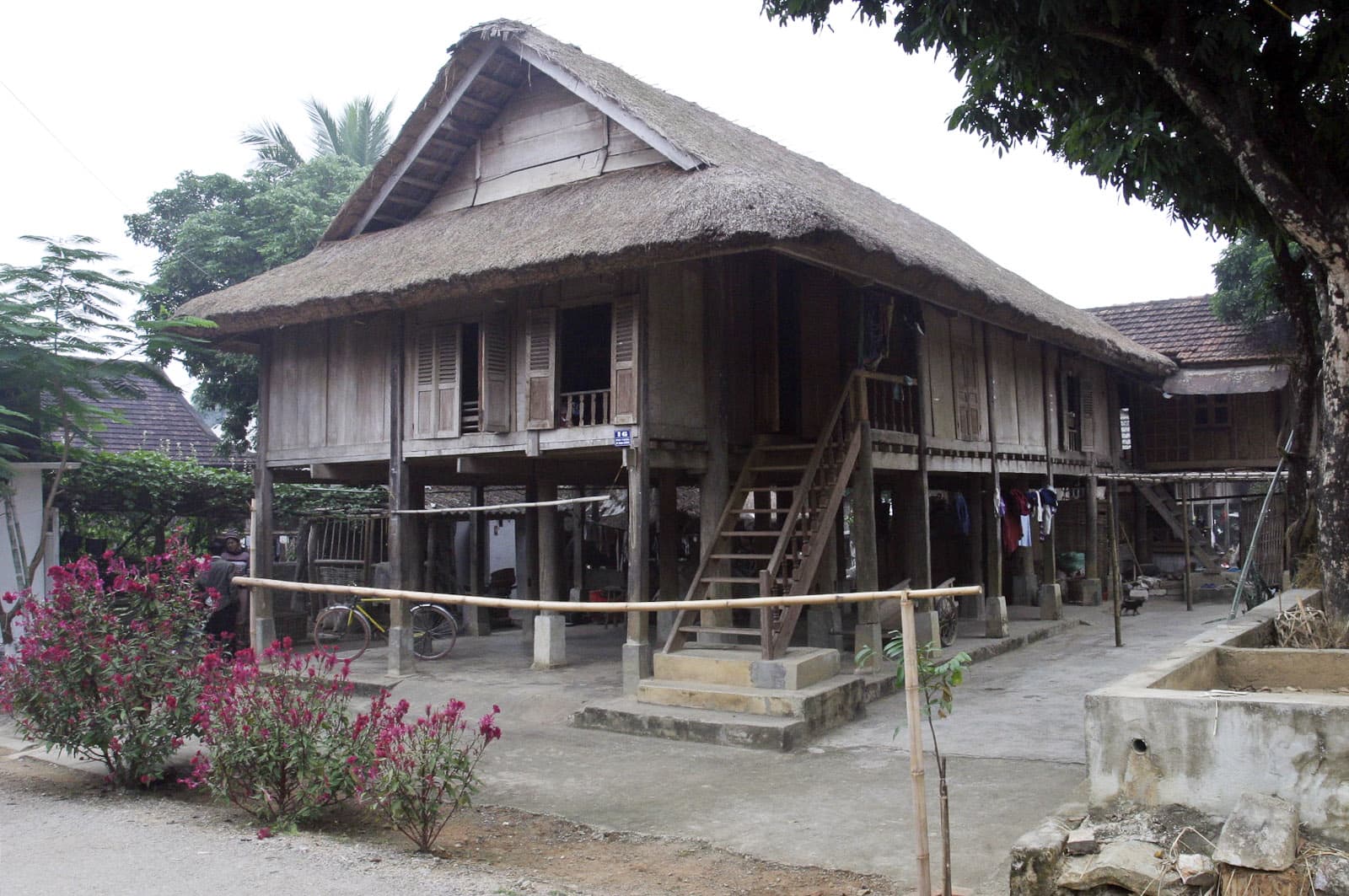 A Thai stilt house (4115406064)