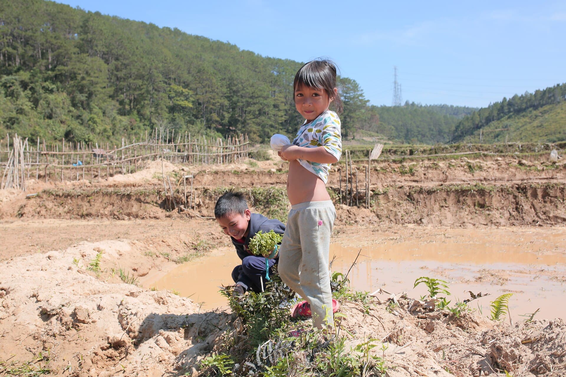 Cuoc-song-nguoi-dong-bao-tai-lang-kon-pring-thi-tran-mang-den-kon-tum-15