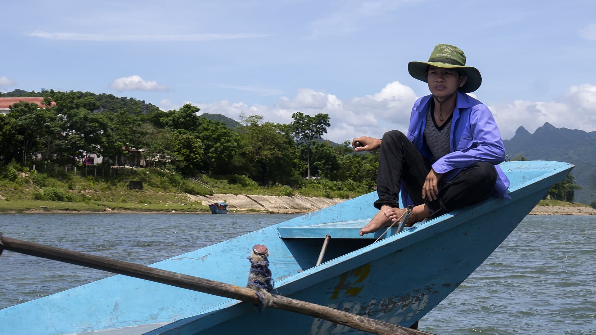 Barquero en el Río Son, Phong Nha, Vietnam (43409828472)