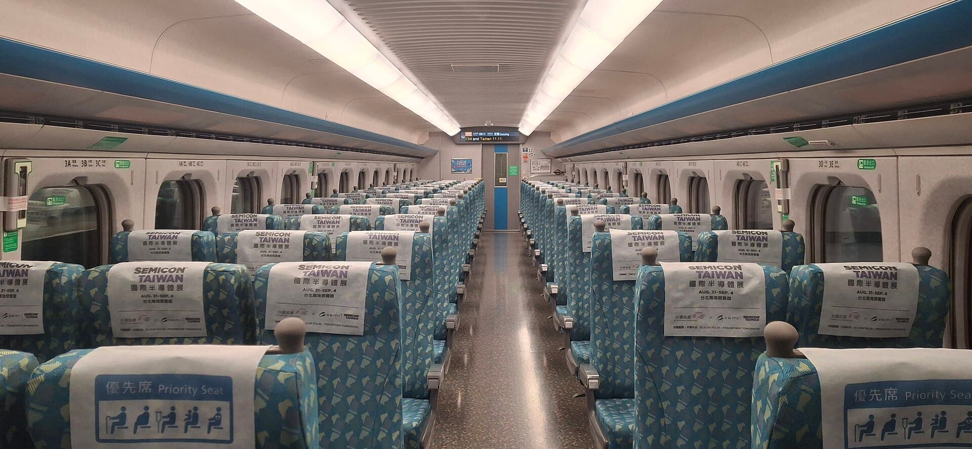 700T interior